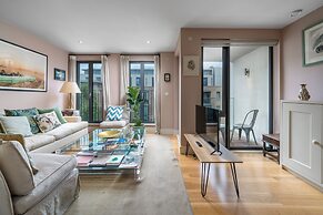 Superb Artists Flat w Free Parking