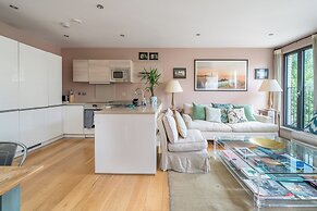 Superb Artists Flat w Free Parking