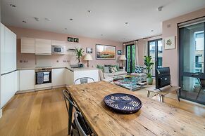 Superb Artists Flat w Free Parking