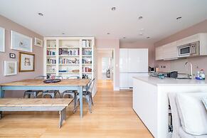 Superb Artists Flat w Free Parking