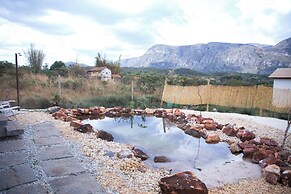 Chale com Lago Natural Exclusivo - Chale Jade