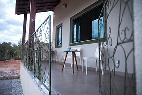 Chale com Lago Natural Exclusivo - Chale Jade