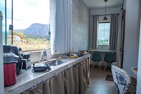 Chale com Lago Natural Exclusivo - Chale Jade