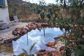 Chale com Lago Natural Exclusivo - Chale Jade