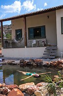 Chale com Lago Natural Exclusivo - Chale Jade