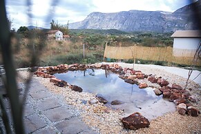 Chale com Lago Natural Exclusivo - Chale Jade