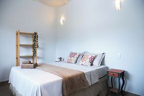 Chale com Lago Natural Exclusivo - Chale Jade