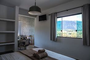 Chale com Lago Natural Exclusivo - Chale Jade