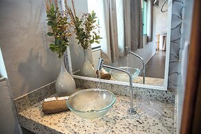 Chale com Lago Natural Exclusivo - Chale Jade