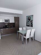 Smart Carrara Apartments