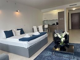 Smart Carrara Apartments
