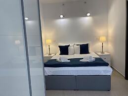 Smart Carrara Apartments