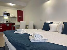 Smart Carrara Apartments