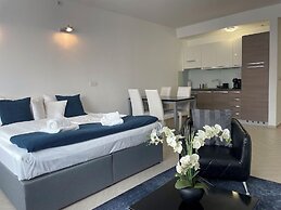Smart Carrara Apartments