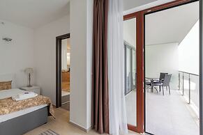 Smart Carrara Apartments
