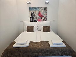 Smart Carrara Apartments