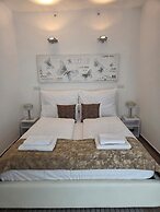 Smart Carrara Apartments
