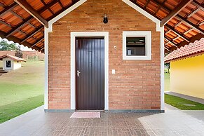 Chácara com 4 Chalés grande piscina