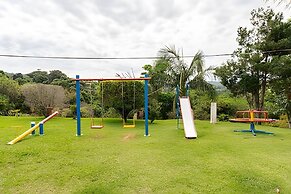 Chácara com 4 Chalés grande piscina