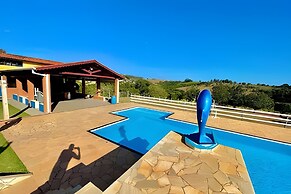 Chácara com 4 Chalés grande piscina