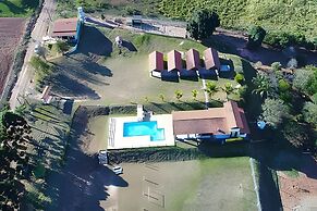 Chácara com 4 Chalés grande piscina