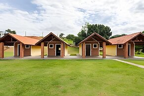 Chácara com 4 Chalés grande piscina