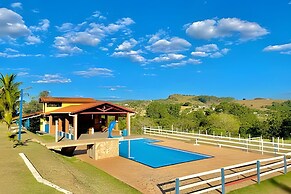 Chácara com 4 Chalés grande piscina