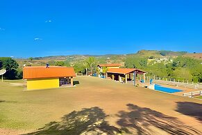 Chácara com 4 Chalés grande piscina