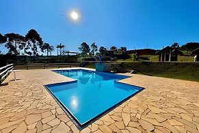 Chácara com 4 Chalés grande piscina