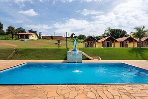 Chácara com 4 Chalés grande piscina