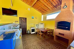 Chácara com 4 Chalés grande piscina