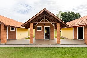 Chácara com 4 Chalés grande piscina