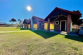 Chácara com 4 Chalés grande piscina