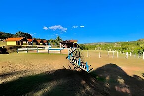 Chácara com 4 Chalés grande piscina