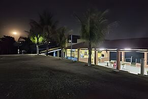 Chácara com 4 Chalés grande piscina