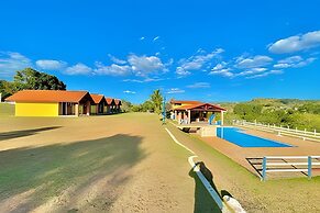 Chácara com 4 Chalés grande piscina