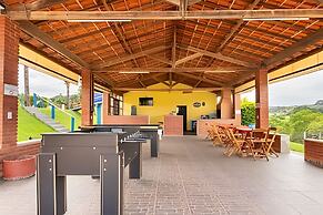 Chácara com 4 Chalés grande piscina