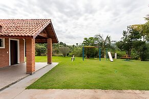 Chácara com 4 Chalés grande piscina