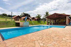Chácara com 4 Chalés grande piscina
