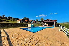 Chácara com 4 Chalés grande piscina