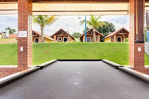 Chácara com 4 Chalés grande piscina