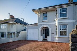 Little Glen - 3 Bedroom Holiday Home - Tenby