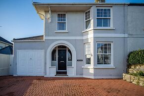 Little Glen - 3 Bedroom Holiday Home - Tenby