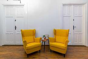 Oak Tree Old Town Apartments