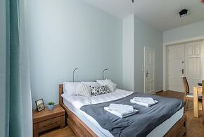 Oak Tree Old Town Apartments