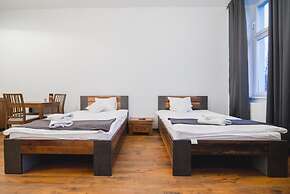 Oak Tree Old Town Apartments