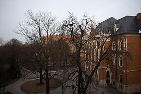 Oak Tree Old Town Apartments