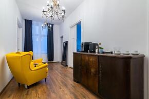 Oak Tree Old Town Apartments