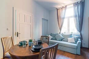 Oak Tree Old Town Apartments