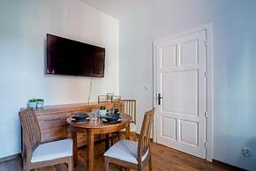 Oak Tree Old Town Apartments